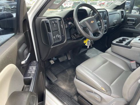 Used 2019 Chevrolet Silverado 2500 W/T w/ WT Convenience Package RWD image 4