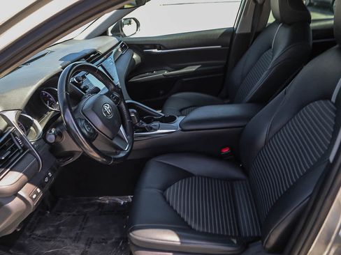 Used 2019 Toyota Camry SE FWD image 17