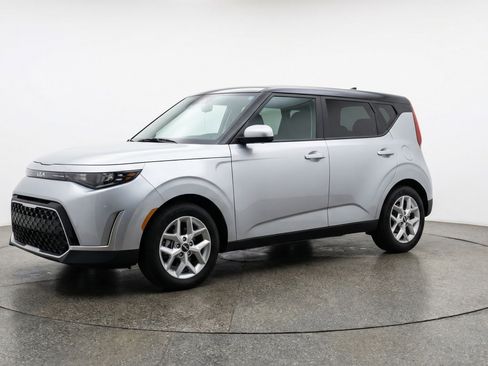 Used 2025 Kia Soul LX w/ LX Technology Package image 3