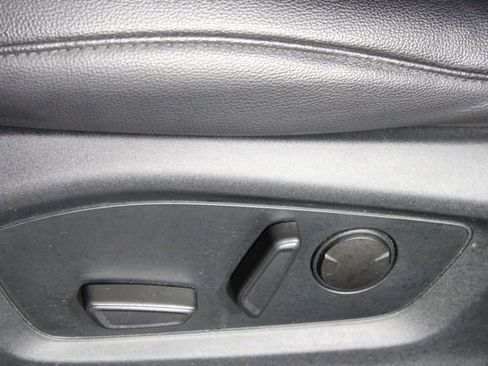 Used 2021 Ford Explorer XLT w/ Equipment Group 202A image 22