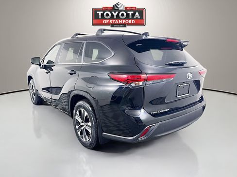 Used 2023 Toyota Highlander XLE AWD/4WD image 5