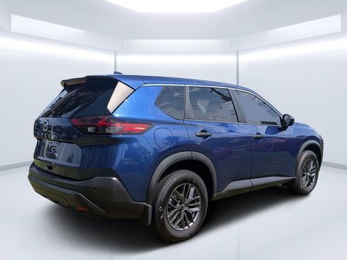 Used 2021 Nissan Rogue S FWD image 3