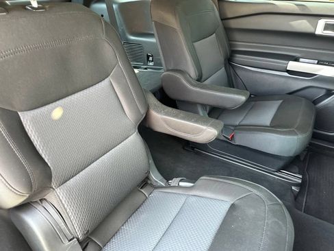 Used 2023 Ford Explorer XLT AWD/4WD image 17