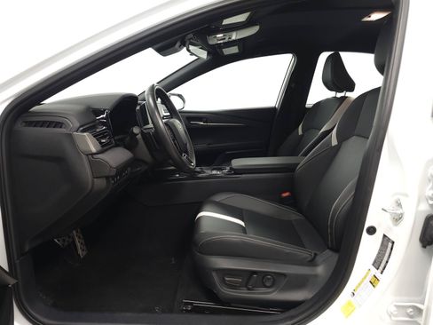 Used 2025 Toyota Camry SE FWD image 4