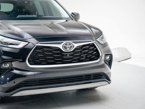 Used 2022 Toyota Highlander Platinum image 9