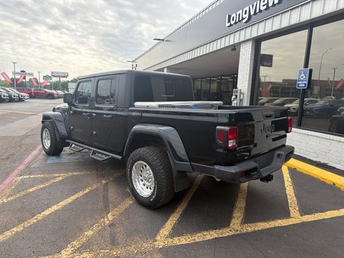 Used 2024 Jeep Gladiator Sport AWD/4WD image 3