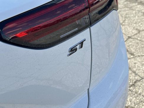 Used 2023 Buick Envision Essence w/ Sport Touring Package image 12