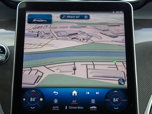 Used 2024 Mercedes-Benz GLC 43 AMG 4MATIC image 17