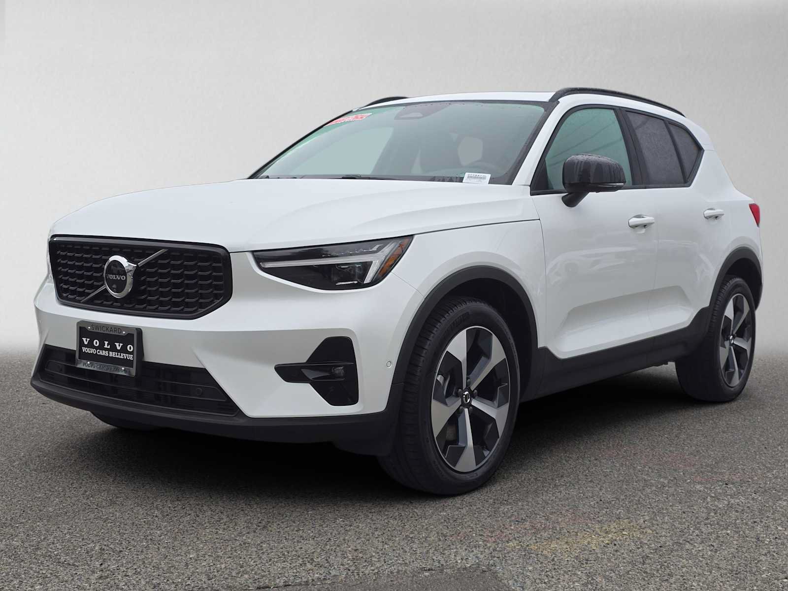 Used 2026 Volvo XC40 B5 Plus w/ Protection Package Premier AWD/4WD image 7
