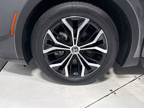 Used 2023 Toyota Crown XLE image 6