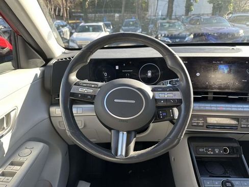 Used 2024 Hyundai Kona Limited image 11