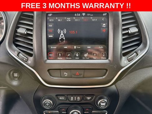 Used 2019 Jeep Cherokee Trailhawk AWD/4WD image 17