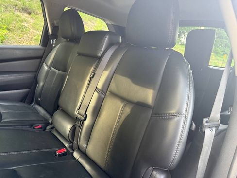 Used 2017 Nissan Pathfinder SL w/ SL Premium Package FWD image 16