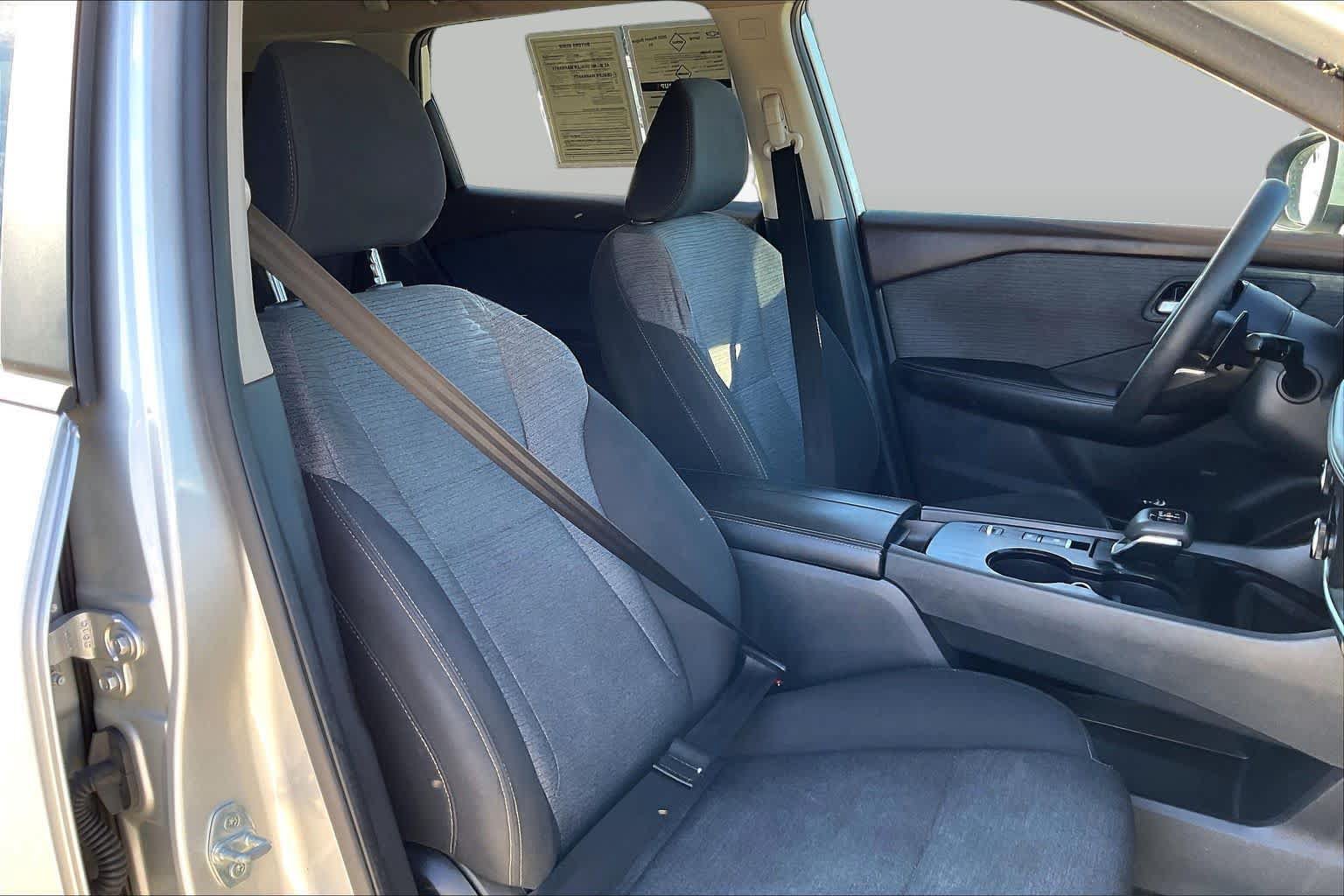 Used 2023 Nissan Rogue SV FWD image 9