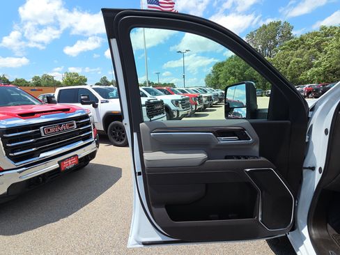 New 2026 Chevrolet Silverado 2500 LT w/ Z71 Chrome Sport Edition AWD/4WD image 13