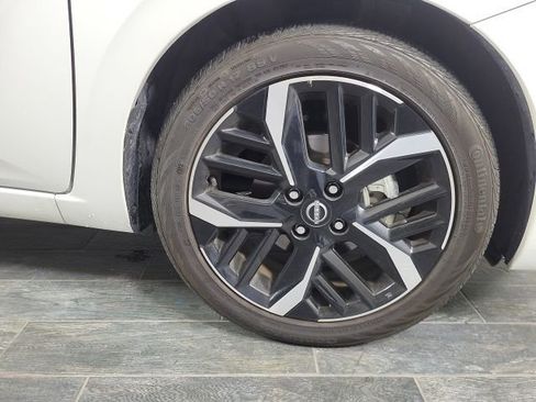 Used 2024 Nissan Versa SR image 4