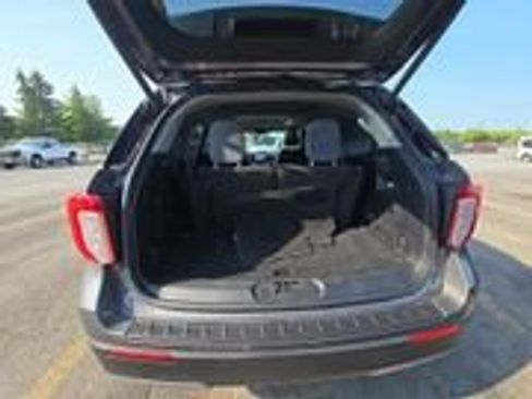 Used 2022 Ford Explorer XLT w/ Equipment Group 202A AWD/4WD image 16