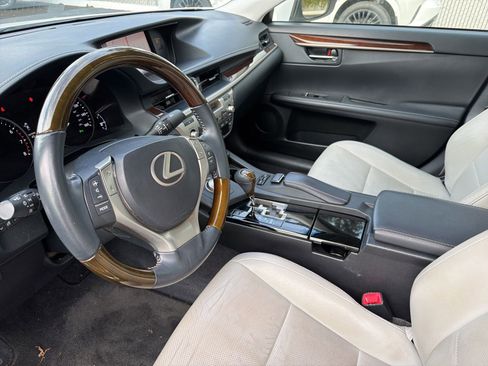 Used 2013 Lexus ES 350 w/ Luxury Pkg image 5