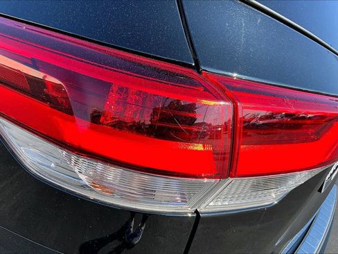 Used 2017 Toyota Highlander XLE image 28