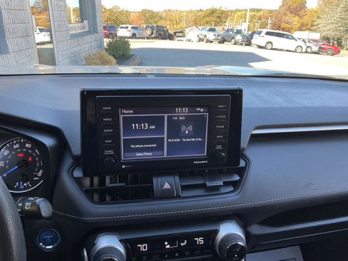 Used 2021 Toyota RAV4 XLE image 19