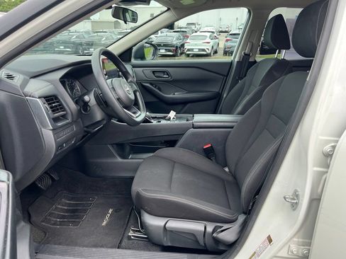 Used 2024 Nissan Rogue S FWD image 6