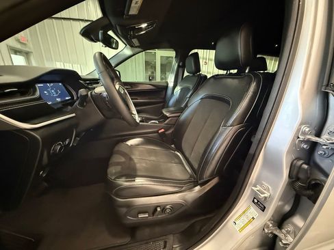 Used 2024 Jeep Grand Cherokee L Altitude image 22