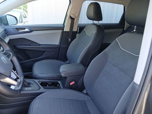 Used 2024 Volkswagen Taos SE image 34