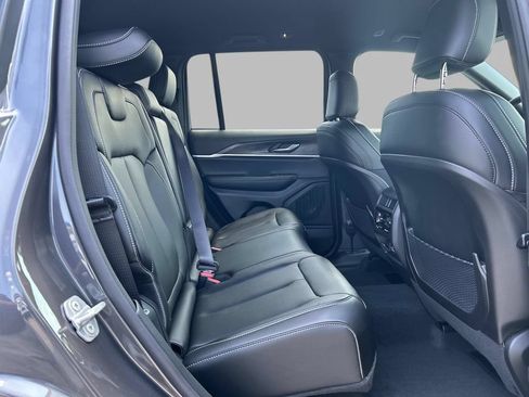 Certified 2025 Jeep Grand Cherokee Limited AWD/4WD image 18
