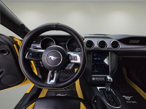Used 2017 Ford Mustang Coupe RWD image 16