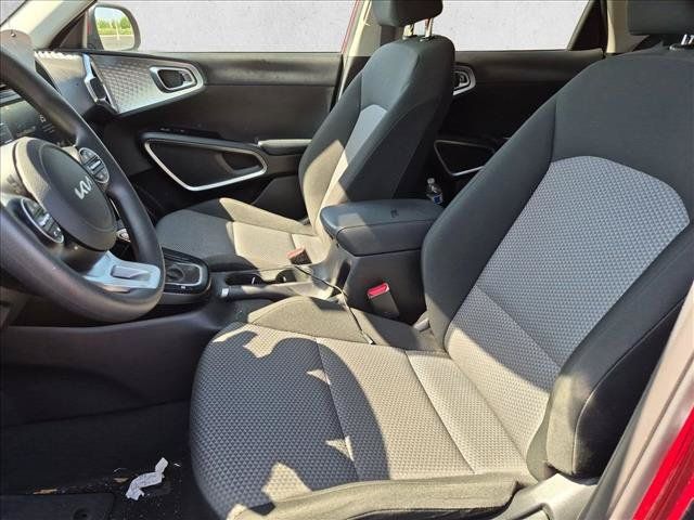 Used 2023 Kia Soul LX FWD image 13