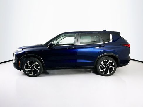 Used 2023 Mitsubishi Outlander SE image 4