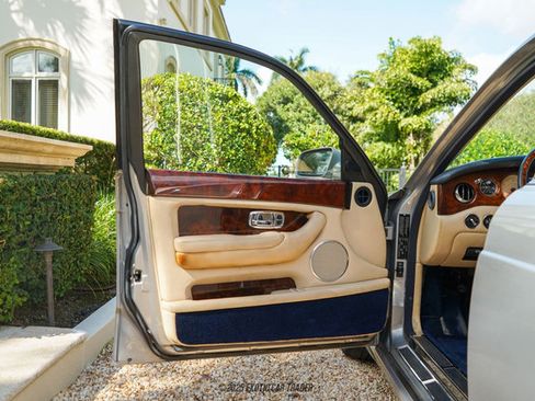 Used 2003 Bentley Arnage R image 19