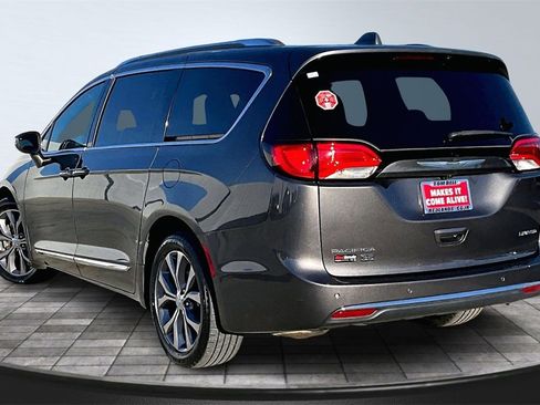 Certified 2020 Chrysler Pacifica Limited image 3
