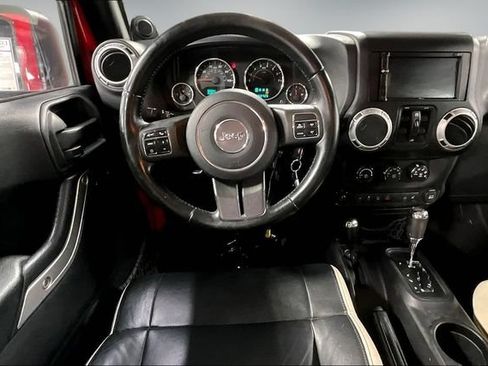 Used 2012 Jeep Wrangler Unlimited Sahara w/ Connectivity Group AWD/4WD image 9