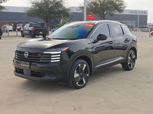 Certified 2025 Nissan Kicks SR image 3