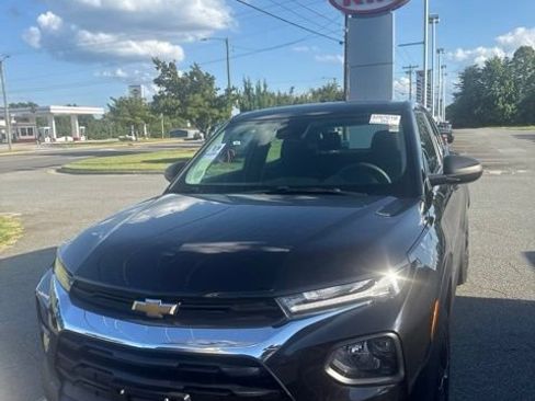 Used 2021 Chevrolet TrailBlazer LS AWD/4WD image 2