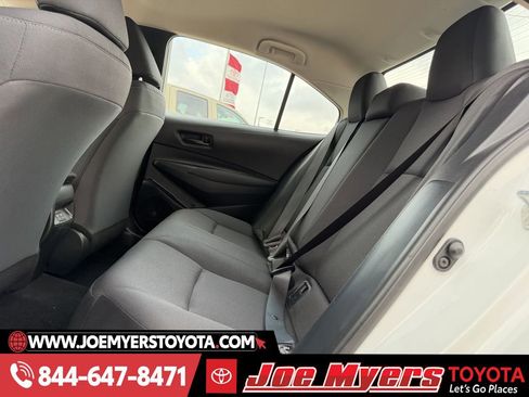 Used 2025 Toyota Corolla LE image 27