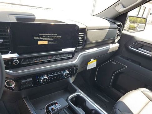 New 2026 GMC Sierra 1500 SLT AWD/4WD image 29