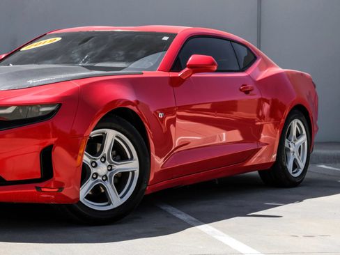 Used 2019 Chevrolet Camaro LT RWD image 8