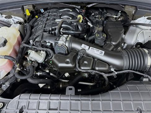 Used 2023 Jeep Grand Cherokee Laredo image 32