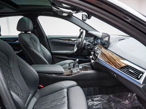 Certified 2023 BMW 530e RWD image 19