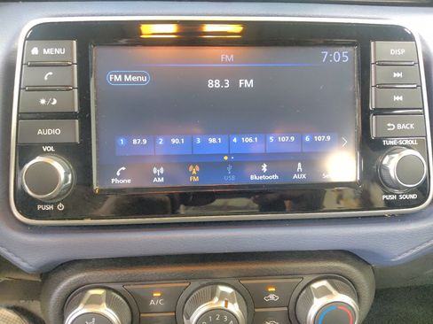 Used 2023 Nissan Versa SV FWD image 25