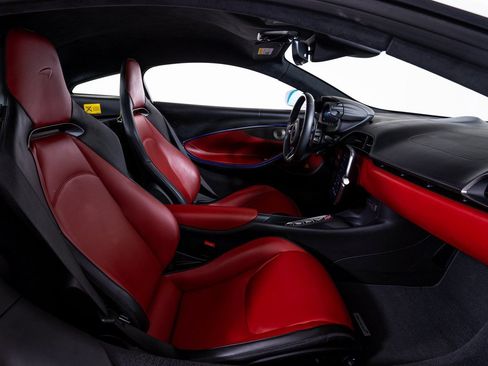 Used 2023 McLaren Artura RWD image 18
