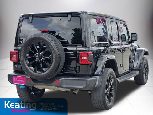 Used 2023 Jeep Wrangler Unlimited Sahara w/ Cold Weather Group AWD/4WD image 5