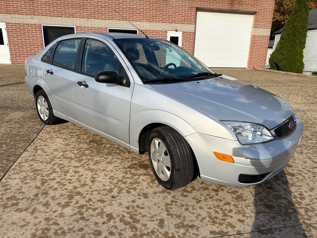 Used 2006 Ford Focus ZX4 Sedan FWD image 3