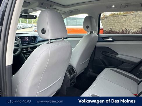 Certified 2024 Volkswagen Taos SE image 13