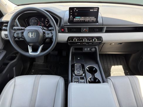 Certified 2024 Honda Pilot Touring image 7