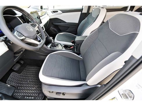 Used 2025 Volkswagen Taos SE image 11