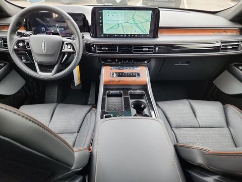 New 2025 Lincoln Aviator Black Label image 10