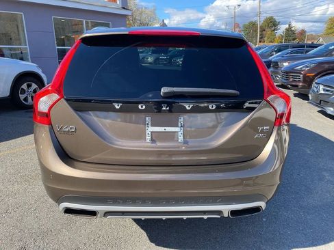 Used 2015 Volvo V60 T5 Cross Country image 6